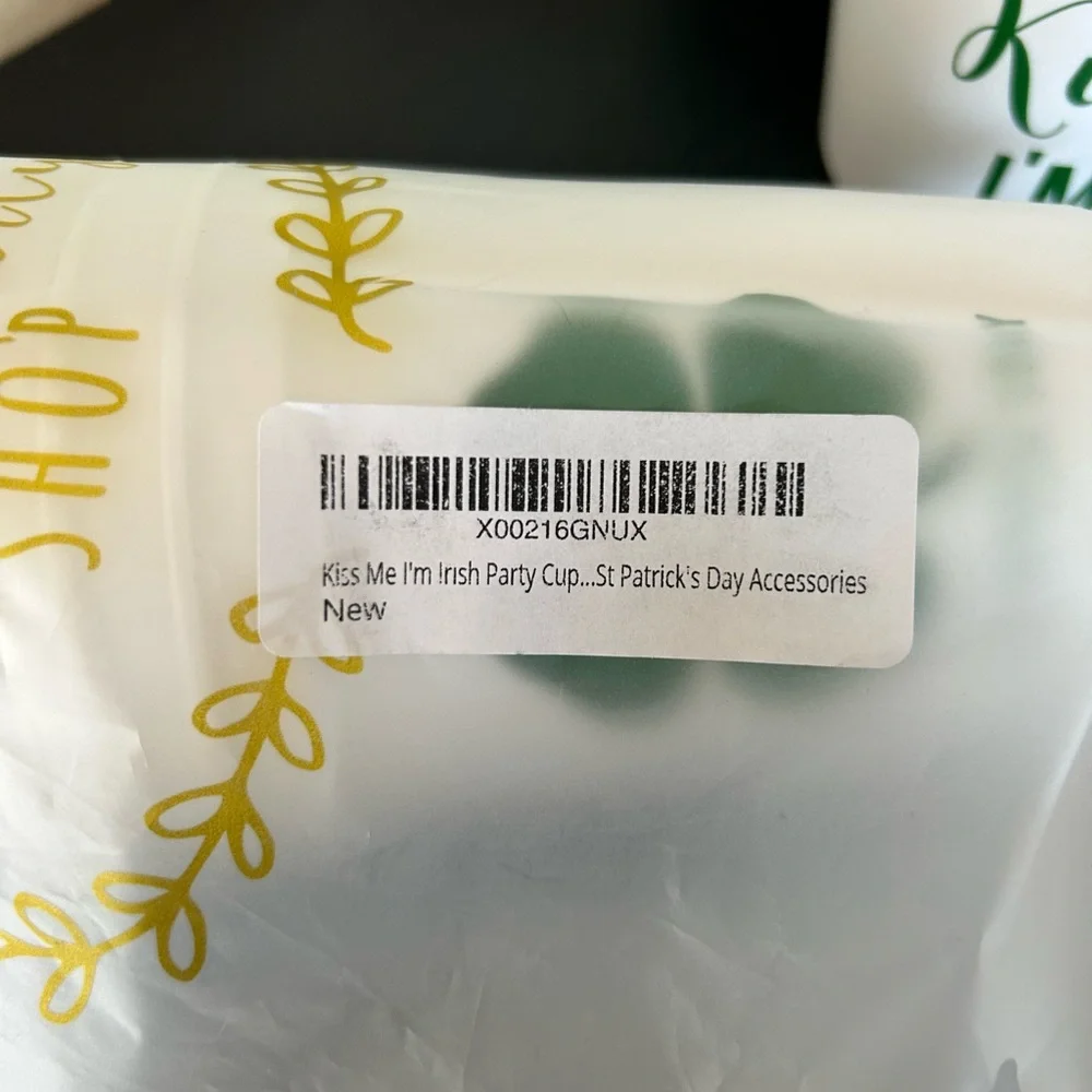 NWT Kiss Me I’m Irish St. Patrick’s Day Party Cups 12 count White Green 12oz